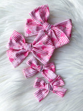 Cargar imagen en el visor de la galería, Love Collection Hand Tied Bows
