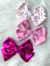 Cargar imagen en el visor de la galería, Love Collection Hand Tied Bows
