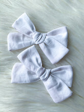 Cargar imagen en el visor de la galería, Love Collection Hand Tied Bows
