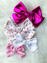 Cargar imagen en el visor de la galería, Love Collection Hand Tied Bows
